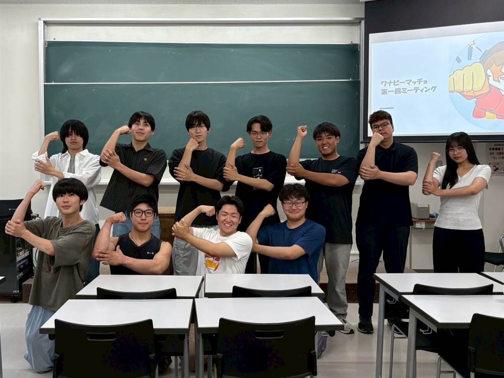 ミーティングで集まった部員たち